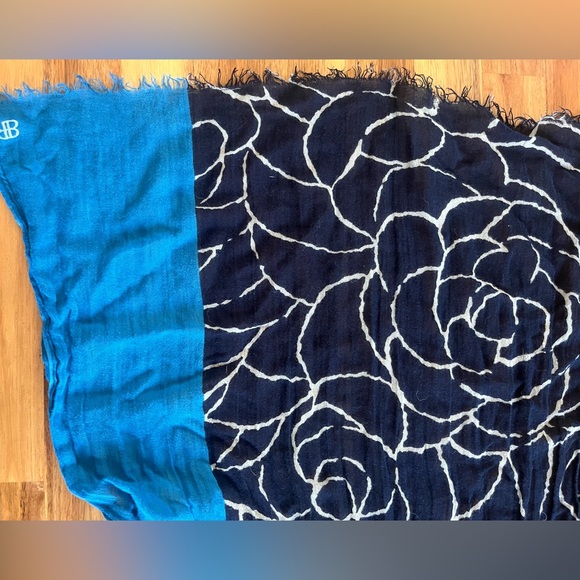 Banana Republic Scarf- super lightweight! - Picture 2 of 4